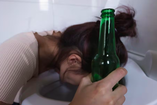 ¿Por qué vomitamos después de beber mucha cerveza?